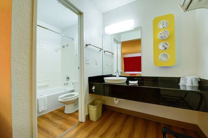 Room 16 of 33