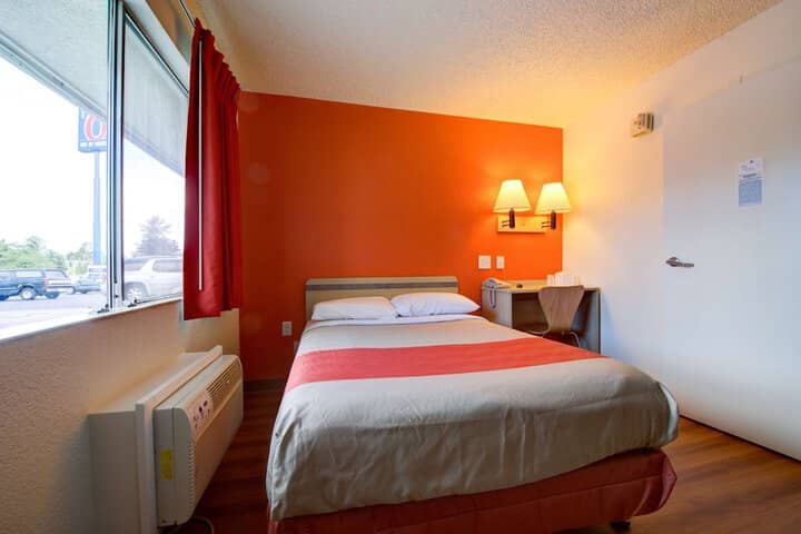 Room 4 of 33