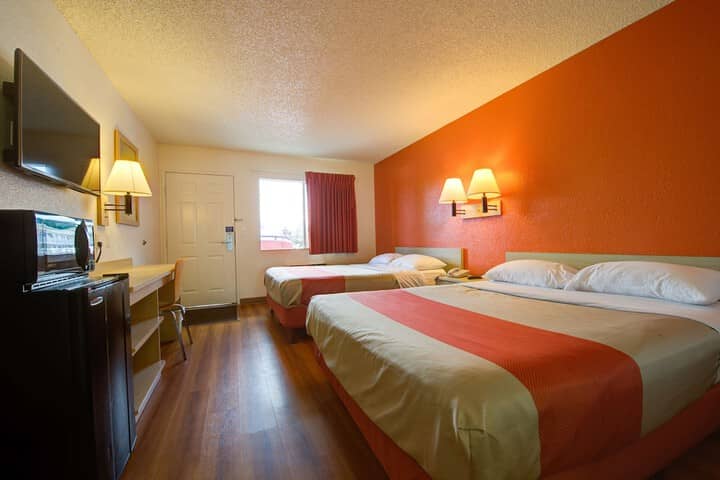 Room 10 of 33