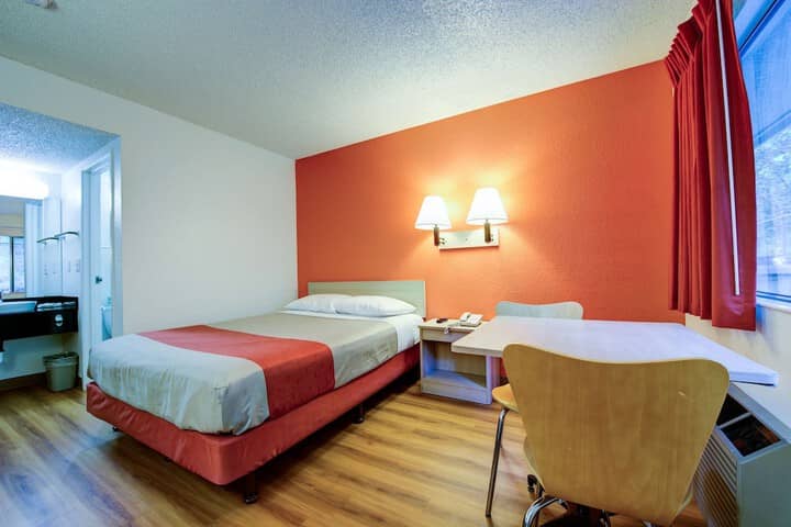 Room 6 of 33