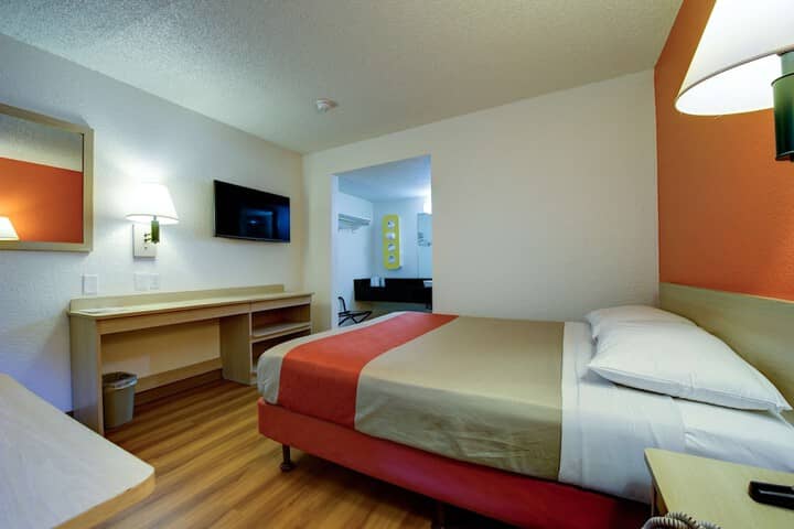 Room 7 of 33