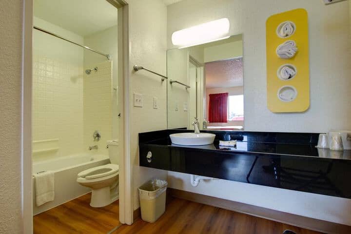 Room 15 of 33